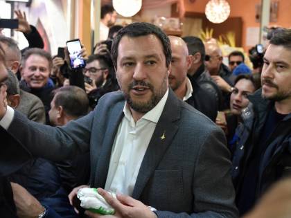 Il consulente di Macron attacca Salvini lo zittisce: "Dici fesserie"