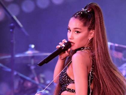 Ariana Grande attaccata dai vegani per il suo Cloud Macchiato di Starbucks