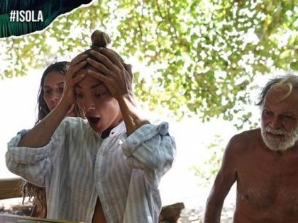 Lutto all'Isola dei Famosi, è morta la nonna di Maddaloni