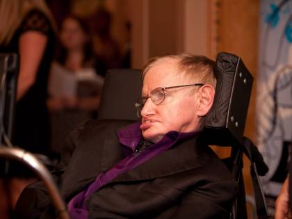 L'infermiera di Stephen Hawking radiata dall'albo: non ha fornito le cure