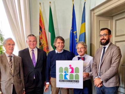 "Nega la violenza sulle donne". E il Congresso delle famiglie vuol querelare Di Maio