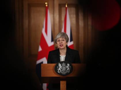 Theresa May convoca vertice d'emergenza per la crisi con l'Iran