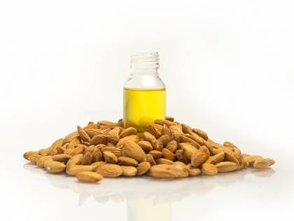 Tutte le virtù terapeutiche dell’olio di mandorle dolci