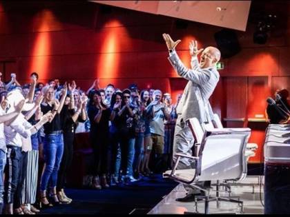 Claudio Bisio a cuore aperto: "I miei figli e mia moglie la cosa più bella"