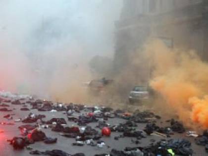Sindacati, ambientalisti, no global. Cittadini in rivolta contro le piazze rosse