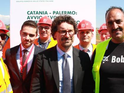 Toninelli "inaugura" un cantiere ancora bloccato