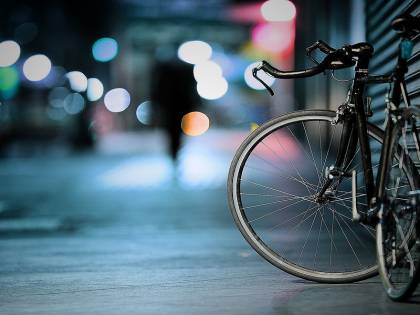 La legge che modifica la circolazione delle bici: targa e assicurazione