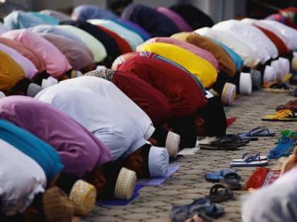 C'è il Ramadan e i musulmani "occupano" il centro di Faenza