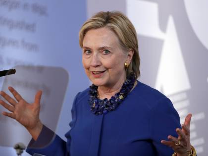Hillary Clinton: "Ricandidarmi? Mai dire mai". Intanto Bloomberg fa un altro passo avanti