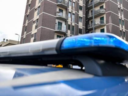 "Dovevo fare a pezzi una capra". Nigeriano terrorizza i passanti con coltello e mannaia