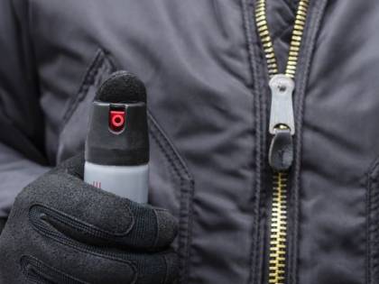 Roma, usa spray al peperoncino contro automobilista: ricercato ciclista