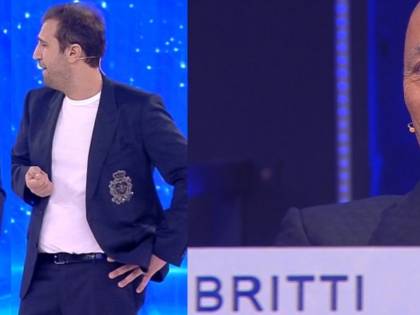 Amici, Pio e Amedeo pungolano Alex Britti