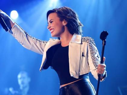 "Non ascoltate discorsi negativi sulla dieta". Demi Lovato risponde a tono verso chi critica il suo aspetto fisico