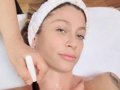Maddalena Corvaglia resta senza accappatoio su Instagram