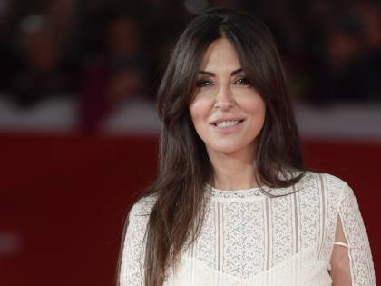 "Non ho motivi per non rivotarla", "Lei non vive in periferia": scontro Ferilli e Salvini sulla Raggi
