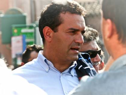 Il Comune di Napoli è in deficit? De Magistris vende gli immobili