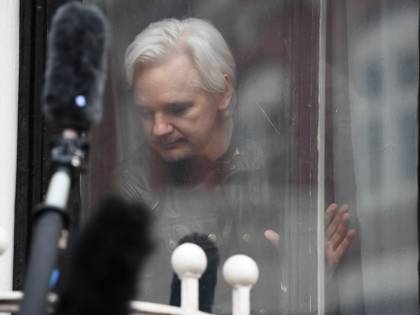 Assange, Londra firma l'ordine di estradizione Ora la parola ai giudici