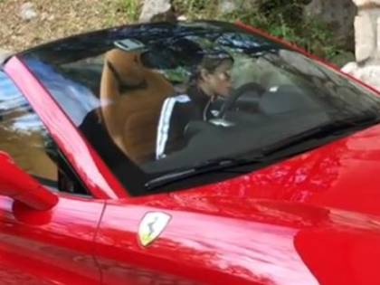 Il web contro Chiara Nasti: "Non sei all'altezza di una Ferrari"