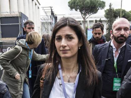La Raggi e la promessa di soldi per Ama all'ex ad: “Così ti levi dalle palle le banche”