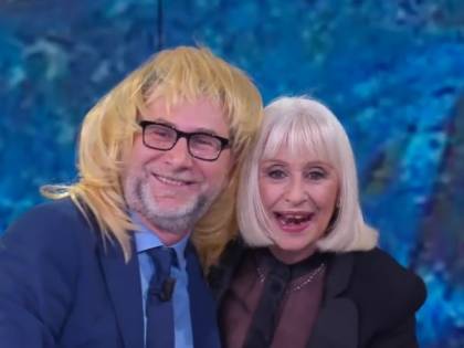 "Il caschetto biondo? In realtà sono mora e riccia": la confessione della Carrà