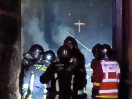 Miracolo a Notre-Dame: Croce e Altare centrale sono salvi
