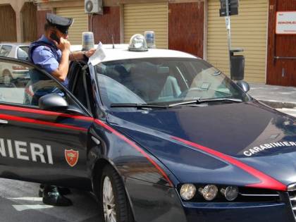 Tre turiste rubavano antenne dalle auto in sosta
