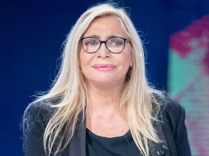 Mara Venier difende Ultimo. Ma scoppia la bufera: "Un bambino indisponente"
