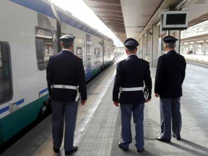 Rapinatore nigeriano pesta una dipendente di Italo nella stazione di Napoli