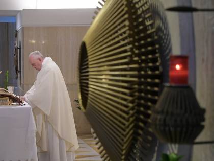 "Relazioni gay lecite se fedeli". Così la Chiesa vuole sdoganare l'omosessualità