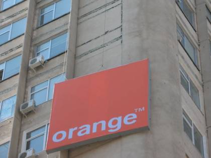 Francia, alla sbarra vertici di Orange: "Costrinsero dipendenti al suicidio"