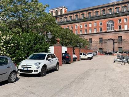 Il porto di via Action trasformato in parcheggio abusivo. Sparite anche le panchine