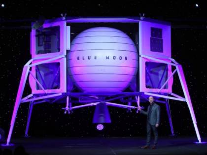 Jeff Bezos: “Entro il 2024 andremo sulla Luna”