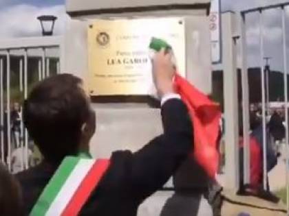 Pulisce targa col tricolore: Gori potrebbe rischiare fino a 2 anni di carcere