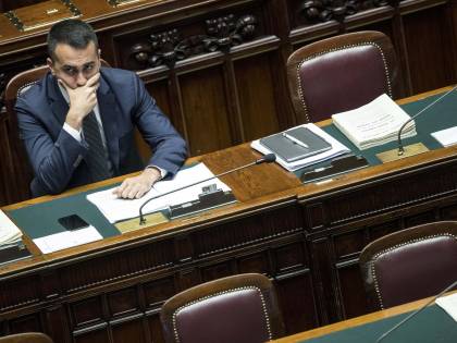 "I ricchi fuori dal parlamento". L'ultima follia dei Cinque Stelle