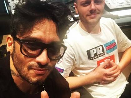 Fabrizio Moro con Anastasio, il web lo critica e lui replica: "Non amo le cose già sentite"