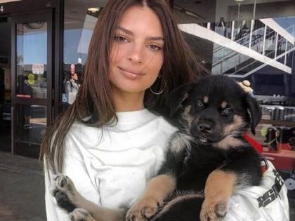 Emily Ratajkowski nuda per il diritto all'aborto