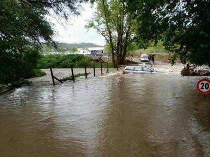 "Spinto nel fiume", ex carabiniere rischia di annegare: giallo a Montesacro