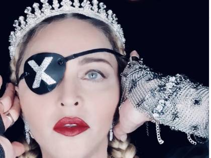 Madonna "stecca" all’Eurovision. E porta sul palco le bandiere di Israele e Palestina