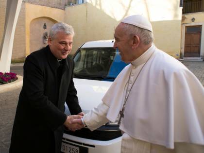 Scuole e Soros, la guerra santa di papa Francesco alla ricchezza