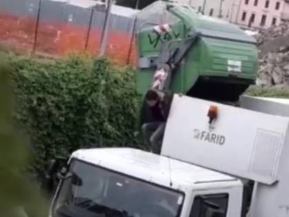Senzatetto dorme nel cassonetto e rischia di finire nel tritarifiuti