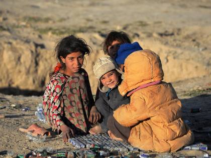 I dati di Save the Children "Infanzia negata a un bimbo su tre"