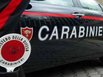 Trovato morto in casa dalla moglie: si indaga per omicidio