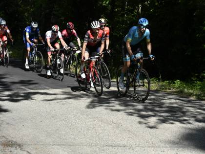 Giro d'Italia, Benedetti vince la 12a tappa. Jan Polanc nuova maglia Rosa