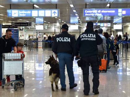 Bologna, aeroporto in tilt: pregiudicati magrebini fuggono da pista
