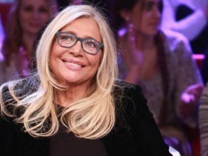 A tutto ritmo l’ultima puntata di Domenica In. Oretta Berti scatenata in studio