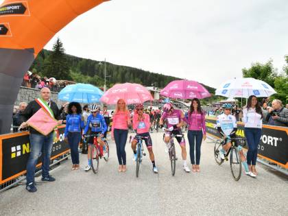 Giro d'Italia, Peters vince la 17esima tappa. Carapaz guadagna su Nibali e Roglic