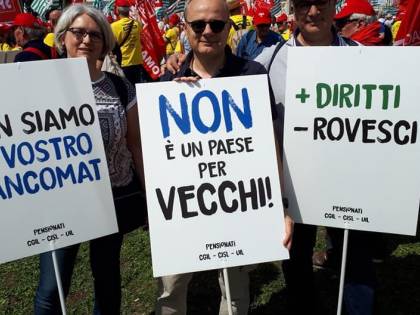 Ecco la rivolta dei pensionati "Basta prelievi sugli assegni"