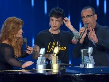 Ultimo fa incetta di premi ai Seat Music Awards ma si prende una pausa