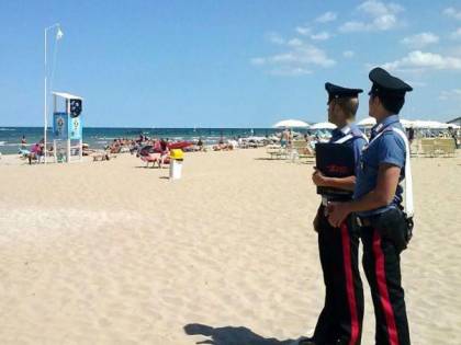 Affiliati al clan Rinaldi al mare, i carabinieri mettono le manette a due latitanti