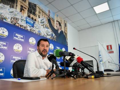 Ue, Salvini a Conte: "L'unico rischio è un'altra manovra alla Monti"